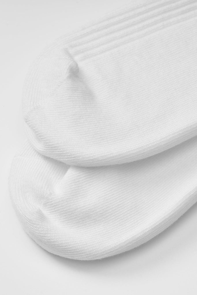 One-Size WHITE CLASSIC SOCKS LONG-CREW