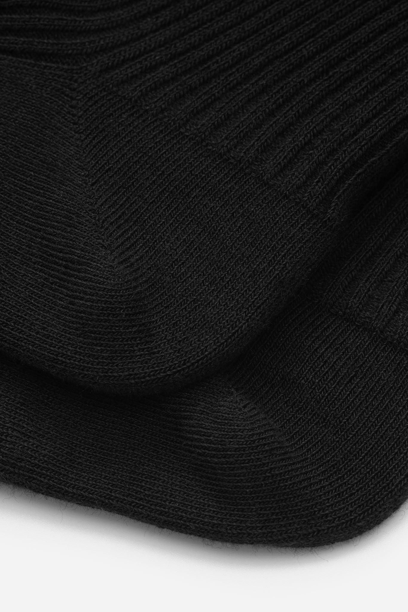 One-Size BLACK CLASSIC SOCKS MID-CREW